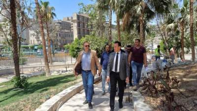 عبدالخالق إبراهيم يتابع اللمسات الأخيرة لمشروع إعادة إحياء حديقة الأزبكية بالقاهرة