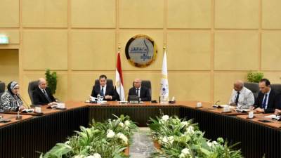 وزير النقل يعقد جلسة مباحثات هامة مع وزير الاقتصاد الوطني بالمجر