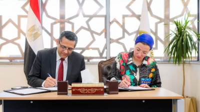 وزيرة البيئة والبلشى يوقعان بروتوكول تعاون بين وزارة البيئة و نقابة الصحفيين