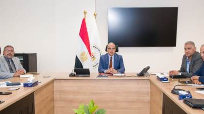 وزير الري يتابع الخطوات التنفيذية للتحول للرى الحديث فى مزارع قصب السكر