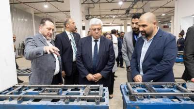 وزير التعليم العالي يتفقد مقر شركة "متجر" لحلول التنقل
