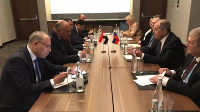 وزير الخارجية يعقد لقاءً ثنائياً مع وزير خارجية روسيا الاتحادية