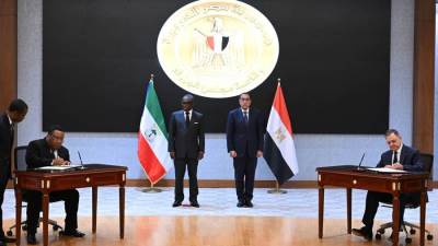 مدبولي ونائب رئيس غينيا الاستوائية يشهدان توقيع مُذكرة في مجال التعاون الأمني