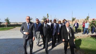 وزير الإسكان يشرح لنائب رئيس جمهورية غينيا الاستوائية جهود الدولة فى إنشاء العاصمة الإدارية الجديدة