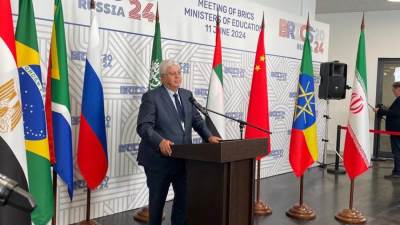 عاشور يشارك في اجتماع وزراء التعليم العالي لدول البريكس في روسيا