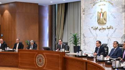 رئيس الوزراء يتابع جهود توطين صناعة الرقائق الإلكترونية وأشباه الموصلات