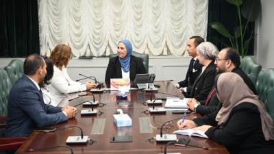 وزيرة التضامن الاجتماعي توقع بروتوكول تعاون بين برنامج " 2 كفاية"