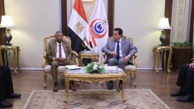 وزير الصحة يستقبل سفير السودان لدى جمهورية مصر العربية