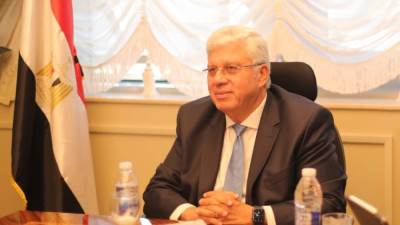 عاشور يوجه برفع درجة الاستعداد بالمستشفيات الجامعية خلال أجازة عيد الأضحى