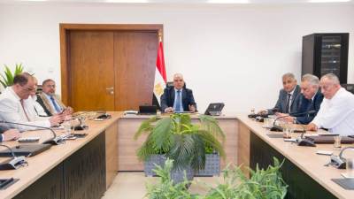 وزير الري يتابع الموقف المائى خلال فترة أقصى الإحتياجات  المائية