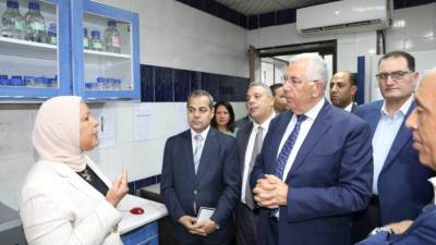 وزير الزراعة يتفقد معمل سمارت لاب لتشخيص الأمراض النباتية