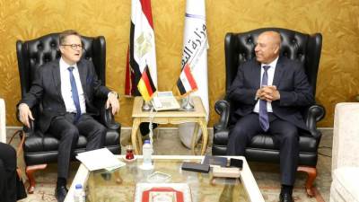 وزير النقل يبحث مع السفير الألماني بالقاهرة تعزيز التعاون المشترك