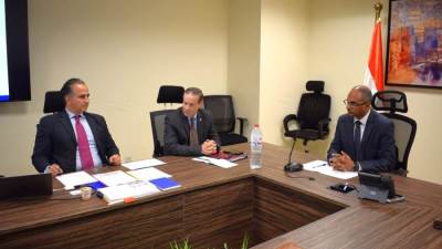 نائب وزير الإسكان يلتقي ممثلي أحد التحالفات العالمية لبحث فرص التعاون