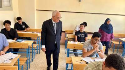 وزير التربية والتعليم يتفقد امتحانات الثانوية العامة بمادتي الفيزياء والتاريخ