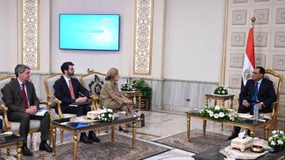 رئيس الوزراء يلتقي نائبة رئيس بنك الاستثمار الأوروبي