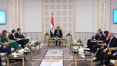 رئيس الوزراء يلتقي النائب الأول لرئيس البنك الأوروبي لإعادة الإعمار والتنمية