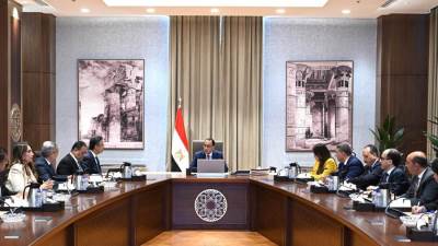 رئيس الوزراء يتابع جهود توافر السلع وضبط الأسواق