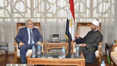 وزير الأوقاف يستقبل رئيس جامعة القاهرة 