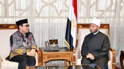وزير الأوقاف يستقبل نائب الأمين العام لمجلس العلماء الإندونيسي