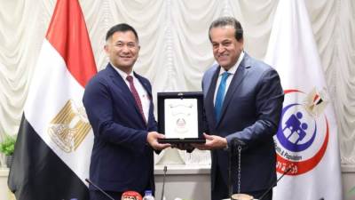 وزير الصحة يستقبل وفد من الأكاديميين بجامعة «كوكيشان» اليابانية