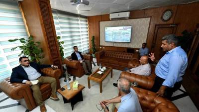 وزير الإسكان يعقد اجتماعا بمقر جهاز برج العرب الجديدة