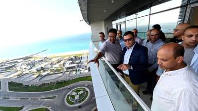 وزير الإسكان يتفقد اللمسات النهائية للتشطيبات الداخلية بعدد من الأبراج الشاطئية
