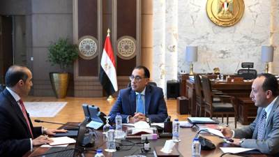 رئيس الوزراء يلتقي وزير الشئون النيابية والقانونية والتواصل السياسي