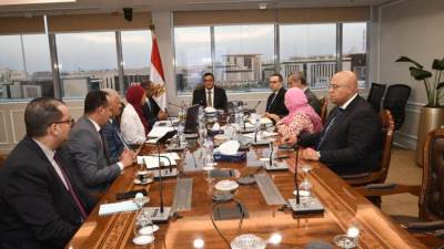 وزير الإسكان يستعرض جهود الهيئة العامة للتخطيط العمراني