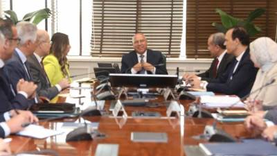 وزير الصناعة والنقل  يبحث توطين وتنمية صناعة السيارات