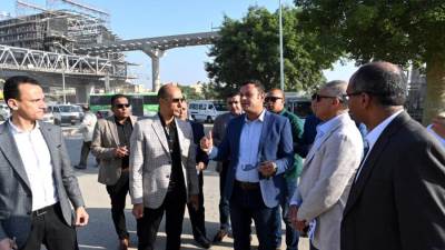 وزير الإسكان يتفقد  تنفيذ وتطوير ورفع كفاءة محاور الطرق بالقاهرة الجديدة