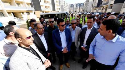 وزير الإسكان يتفقد وحدات مبادرة سكن لكل المصريين بالقاهرة الجديدة