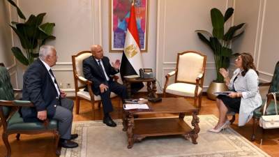 وزير الصناعة والنقل يبحث مع رئيس المجلس التصديري للملابس الجاهزة سبل تنمية صناعة الملابس