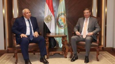 وزير الزراعة يستقبل وفد من الجامعة الصينية للعلوم الزراعية
