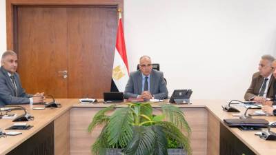 وزير الري يتابع إجراءات تحسين حالة الرى بزمام ترعة السويس