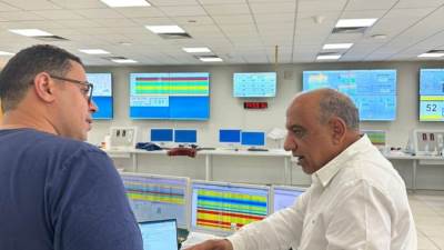 وزير الكهرباء يتفقد فى زيارة مفاجئة محطة توليد العاصمة الإدارية