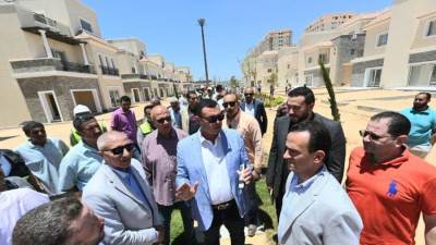 وزير الإسكان يتفقد موقف تنفيذ 3068 وحدة بالتجمع العمراني "صوارى" بالإسكندرية