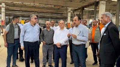 وزير قطاع الأعمال العام يتفقد شركة النصر للسيارات