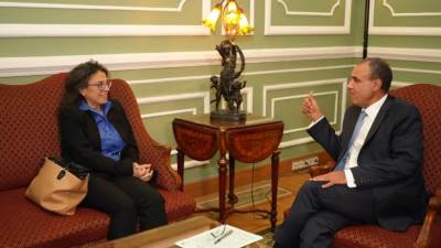 وزير الخارجية والهجرة يعقد اجتماعاً مع القائمة بأعمال البعثة الأممية إلى ليبيا