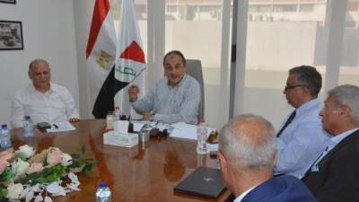 وزير قطاع الأعمال العام يجتمع بالأعضاء المنتدبين لشركات القابضة للصناعات المعدنية