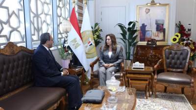 وزيرة التنمية المحلية تستقبل محافظ قنا بمقر الوزارة لمتابعة الملفات الخدمية