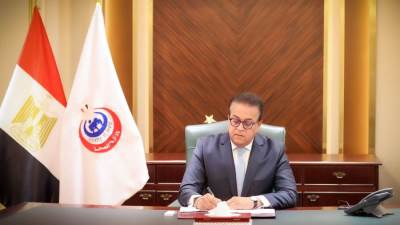 ووزير الصحة يعقد اجتماعاً مع جهاز مشروعات الخدمة الوطنية