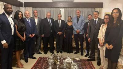 وزير الخارجية يلتقي مع كبار رجال الأعمال الغانيين خلال زيارته إلى أكرا