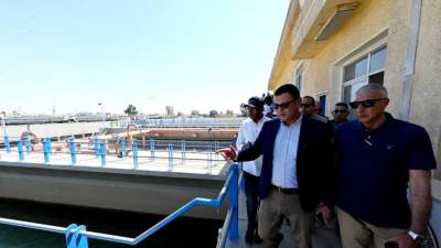 وزير الإسكان يتفقد سير العمل بمحطة مياه الشرب وتوسعاتها بمدينة الشيخ زايد