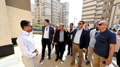 وزير الإسكان يتفقد الوحدات السكنية بمشروع «فالي تاورز» بمدينة حدائق أكتوبر