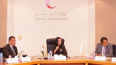 وزيرة التضامن الاجتماعي تتفقد المركز العام للهلال الأحمر المصري