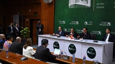 رئيس الوزراء يلتقي عدداً من المصريين العاملين في مؤسسات الاتحاد الأفريقي