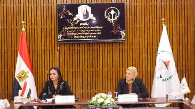 وزيرة التضامن الاجتماعي تلتقي أعضاء الهيئة البحثية بالمركز القومي للبحوث الاجتماعية والجنائية