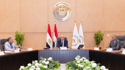 وزير الري يعقد اجتماع مع اللجنة الدائمة العليا للسياسات بالوزارة