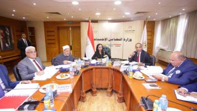 وزيرة التضامن الاجتماعي تترأس أول اجتماع لمجلس إدارة بنك ناصر الاجتماعي