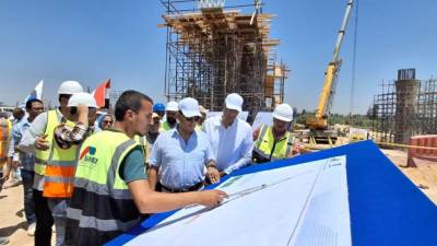 محمود نصار يتفقد أعمال مشروع إنشاء القوس الغربى لمحور اللواء عمر سليمان 